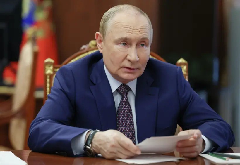 Президент России Владимир Путин 15 сентября в День работников санитарно эпидемиологической службы выйдет на видеосвязь с рядом российских регионов сообщает пресс служба главы российского государства