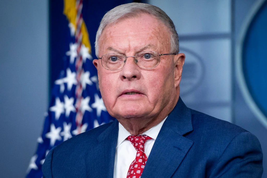 Спецпосланник Трампа Кит Келлог: - США надеются, что Путин прибудет на переговоры в Стамбул, тогда туда приедет и Трамп - США хотят добиться всеобъемлющего прекращения огня на Украине, а уже после переходить к территориальным вопросам - США в рамках украинского урегулирования обсуждают размещение сил Великобритании, Франции, Германии и Польши к западу от Днепра Читать далее