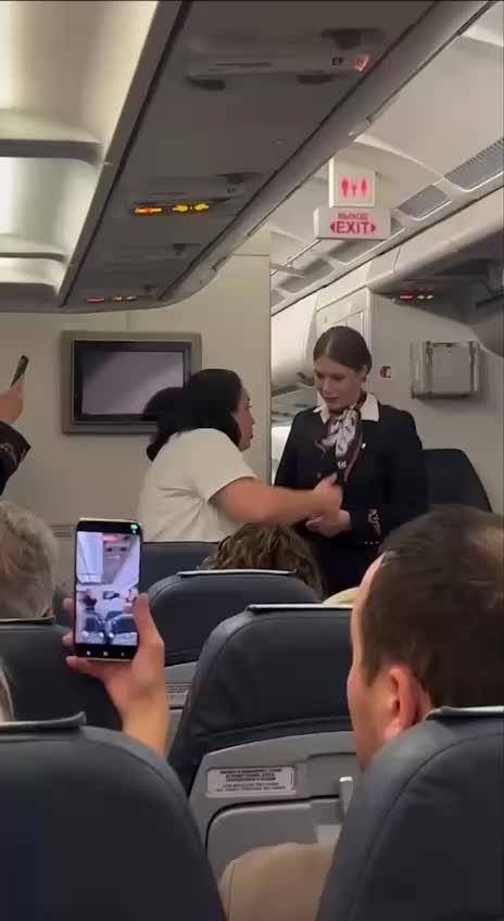 Оренбуржец оштрафован за курение в туалете самолета