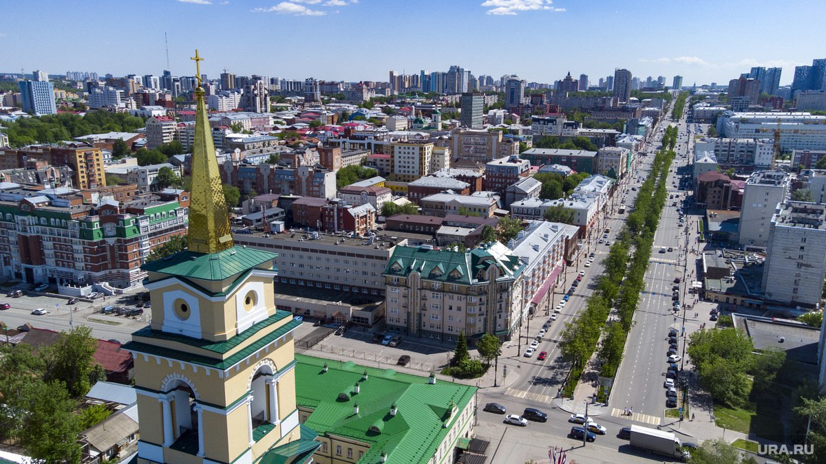 Из гонки за престижный статус культурной столицы России Пермь выбыла Пермь не вошла в число городов, прошедших первый этап конкурса на звание «Культурной столицы 2027 года». Организаторы опубликовали список из 27 участников, но Перми среди них нет, хотя ранее город заявлял о намерении бороться за этот статус. Примечательно, что руководство конкурса связано с Пермским краем: председатель оргкомитета Николай Новичков и генеральный директор Александр Протасевич ранее занимали должности министров культуры региона. Сейчас звание культурной столицы принадлежит Грозному, а в 2026 году его получит Омск. Участие в конкурсе могло бы принести Перми дополнительные инвестиции в культурную сферу, но теперь эта возможность упущена. Причины, по которым город не прошел отбор, не сообщаются. Подписаться Дать «буст»
