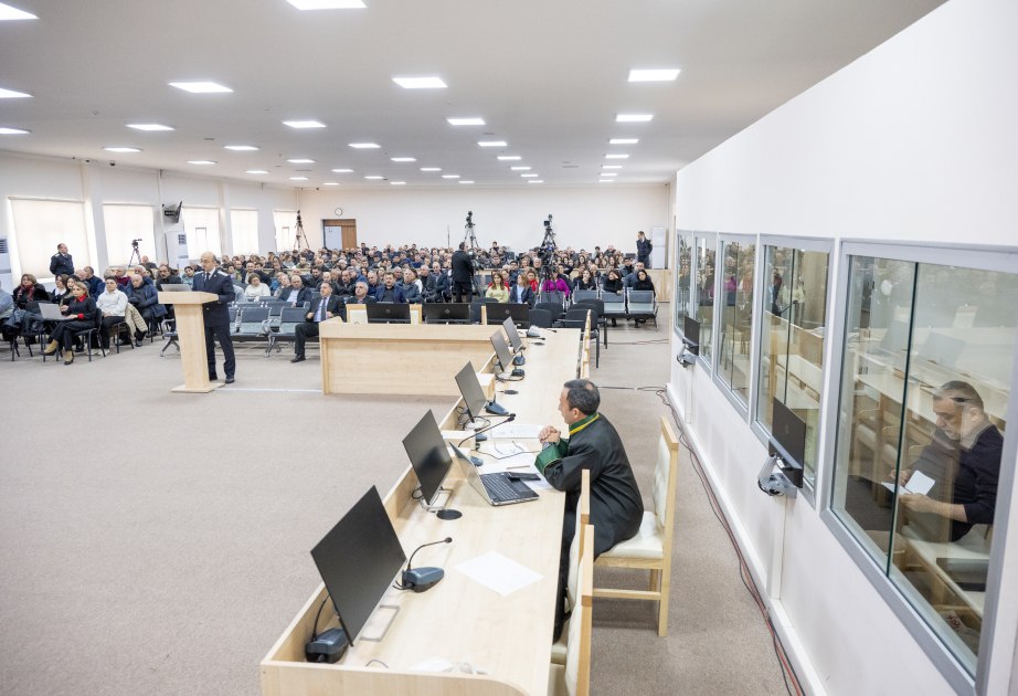 В бакинском военном суде сегодня 18 декабря продолжился судебный фарс в отношении незаконно удерживаемого более 2 лет в бакинской тюрьме бывшего государственного министра Республики Арцах Нагорно Карабахской Республики НКР бизнесмена и мецената Рубена Варданяна Как сообщают азербайджанские СМИ сегодня выступил прокурор защищающий государственное обвинение В своем выступлении прокурор запросил вынести приговор о пожизненном заключении в отношении Рубена Варданяна Незадолго до этого семья Варданяна опубликовала текст заявления которое он планирует сделать во время последнего слова Подписывайтесь чтобы быть в курсе   panorama russ