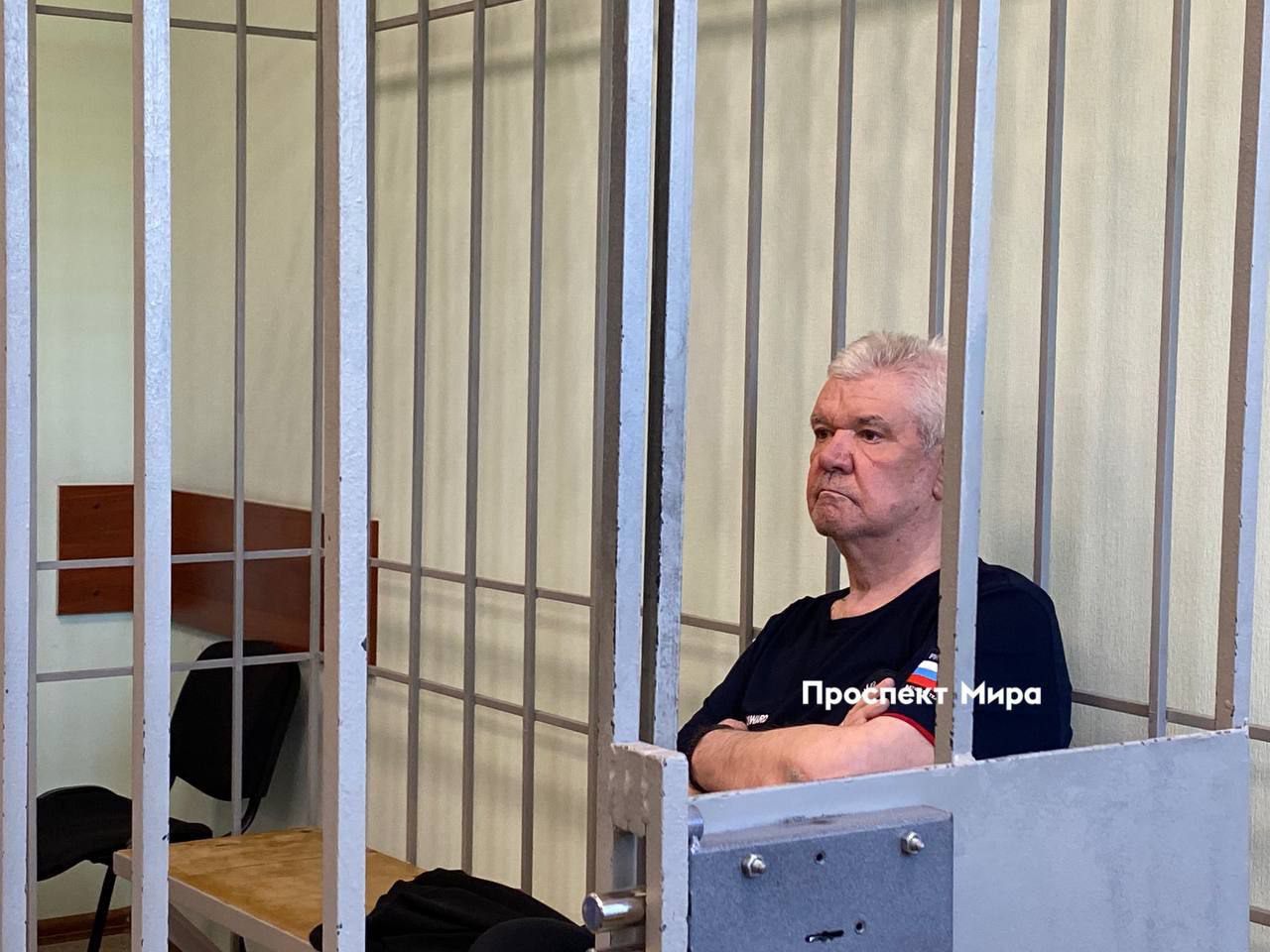 Дело красноярского застройщика Владимира Егорова передали из Центрального районного суда Красноярска в Советский районный суд Сегодня дело Егорова передали для рассмотрения в Советский район, как ранее просила сторона защиты. Заседание закончилось. Напомним, владельца «Сибиряка» обвиняют в хищении 249 млн рублей при строительстве школы в Иланском. Прокуратура утверждает, что именно такую сумму власти «переплатили» компании Егорова из-за завышенной стоимости. Кроме Владимира Егорова, дела возбуждены в отношении его дочери Александры Савельевой и оценщика Максима Комлева.