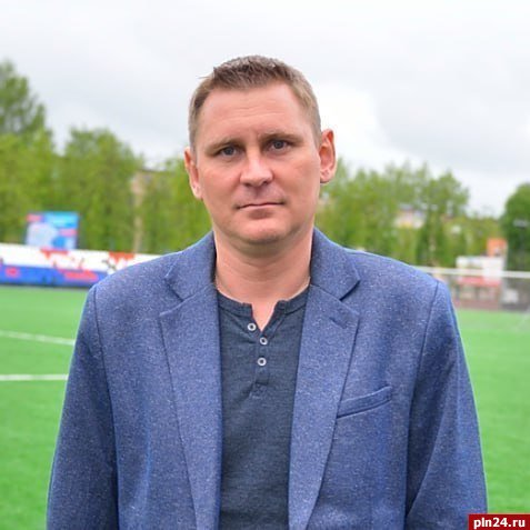 Экс гендиректору ФК Псков грозит до 6 лет лишения свободы Прокурор города Пскова утвердил обвинительное заключение и направил в суд уголовное дело в отношении бывшего генерального директора футбольного клуба Псков Владимира Бабинина Ему инкриминируется совершение двух тяжких преступлений в сфере экономики часть 3 статьи 160 УК РФ присвоение или растрата часть 3 статьи 159 2 УК РФ мошенничество при получении выплат Уголовное дело в отношении Владимира Бабинина было возбуждено сотрудниками УМВД по материалам прокурорской проверки До этого Счетная палата региона выявила в деятельности футбольного клуба финансовые нарушения в том числе выплату директором премий самому себе в размере почти полмиллиона рублей в нарушение установленного порядка