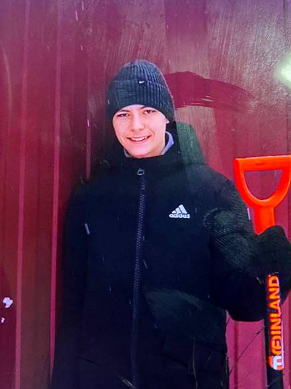 Срочно Пропал подросток с особенностями 14 летний Балеевских Егор около 18 00 ушел с улицы Спутника 34 и пропал Ребенок нуждается в медицинской помощи Приметы рост 165 см худощавое телосложение волосы тёмные короткие глаза карие Был одет чёрный длинный пуховик Адидас тёмно серая шапка чёрные брюки чёрные ботинки При себе имел чёрный рюкзак со светлым рисунком Пожалуйста помогите распространить информацию Подписаться на нас в MAX