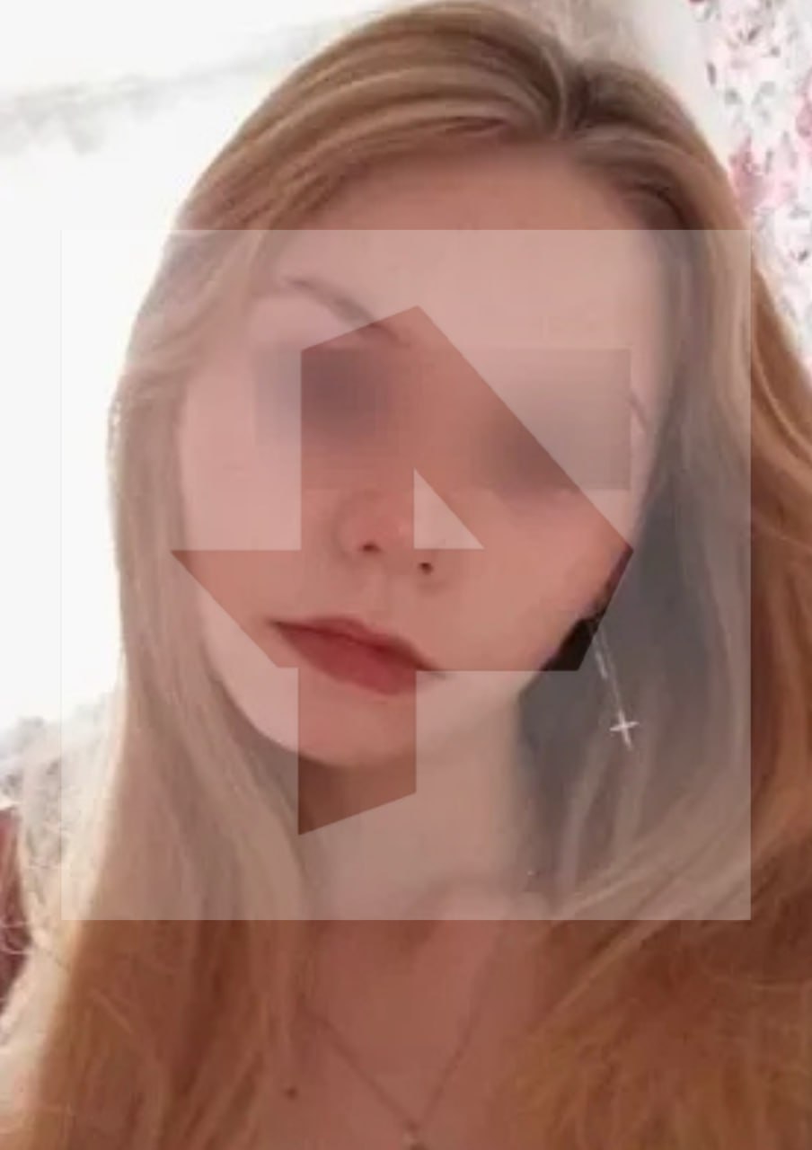 Дядя задушил 16-летнюю племянницу в Краснодарском крае за то, что она критиковала материальное положение его семьи. Мужчину задержали, сообщили в региональном СК. В правоохранительные органы 19 июня обратилась женщина в связи с исчезновением своей несовершеннолетней дочери. Девушка не собиралась покидать дом, конфликтов в семье не было, сказано в сообщении. Следствие установило, что к пропаже несовершеннолетней причастен ее 41-летний дядя. В ходе допроса он признался, что по дороге в гости к его семье у них с племянницей произошел конфликт — 16-летняя критиковала положение его семьи. После чего он свернул в лес, пересел на заднее сидение, где задушил девушку. Тело мужчина спрятал и забросал ветками. В дальнейшем, чтобы отвести от себя подозрения, фигурант принимал активное участие в поиске несовершеннолетней. Возбуждено уголовное дело по статье об убийстве. В ближайшее время мужчине будет предъявлено обвинение. Буст Отправить новость