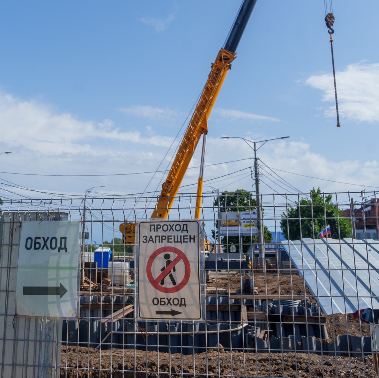 Хода нет Из за ремонта на сетях теплоснабжения в Краснодаре будет перекрыто пересечение улиц Кутовой и Кирова в микрорайоне Пашковка сообщает городская единая дежурно диспетчерская служба Ограничение движения транспорта во всех направлениях начнёт действовать с 8 00 8 ноября и продлится до 6 00 10 ноября текущего года Специалисты Краснодартеплосети проводят аварийные работы Автомобилистам рекомендуют использовать объездные пути по улицам Бершанской Фадеева и Почтовой Водителей просят соблюдать правила дорожного движения и быть внимательными на участке проведения работ   Подписаться Читайте нас в Max