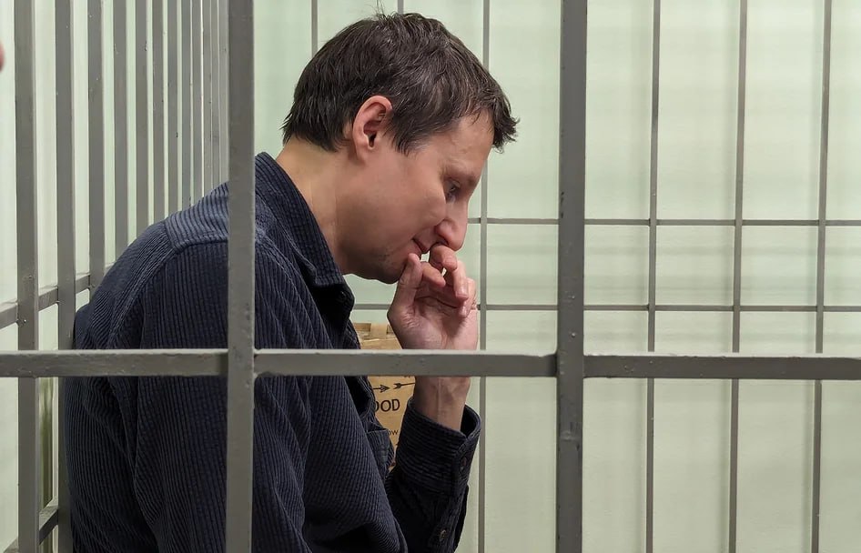 Суд оставил в силе приговор депутату заксобрания Красноярского края Александру Глискову, получившему 10 лет колонии по делу о взятке. Решение по делу парламентария суд вынес 2 октября 2024 года. Сторона защиты подала апелляционную жалобу в краевой суд. Еще до ее рассмотрения Александр Глисков заявлял о готовности отправиться в зону СВО. Фото: Владимир Никитин, Коммерсантъ Подписывайтесь на «Ъ-Сибирь»