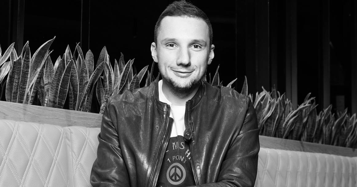 Ты гля какой хитренький! Суд по интеллектуальным правам отклонил иск ресторатора Антона Пинского, просившего досрочно прекратить в РФ правовую охрану серии товарных знаков американской Starbucks Corporation. Об сообщают РИА Новости, в чьем распоряжении оказались материалы суда. #бренды Постмаркетинг. Подпишись — ибо грядет!