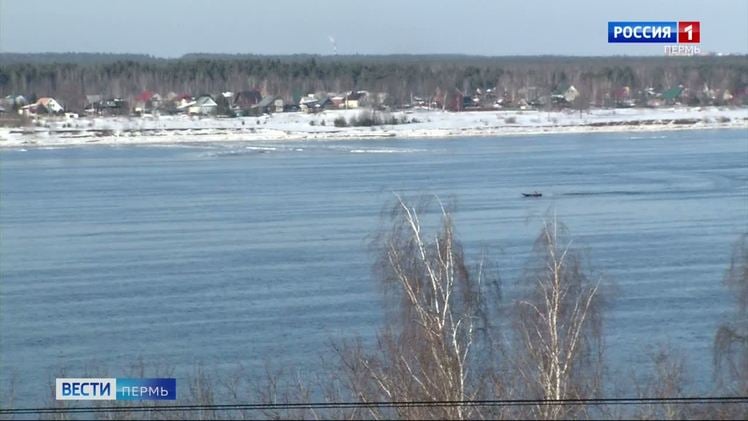 Прикамье начинает готовиться к весеннему половодью    Пермский край начал подготовку к весеннему половодью. Раннее начало возможно из-за аномально теплой погоды, что уже уменьшает толщину льда на реках Прикамья. Муниципалитетам направлены рекомендации по созданию аварийных бригад и подготовке техники.