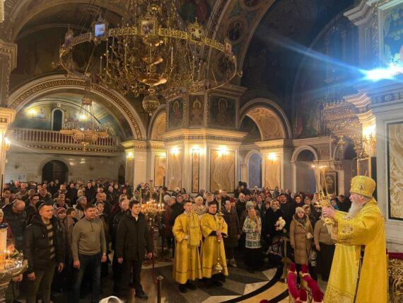 Митрополит Филарет поздравил жителей Башкирии Глава Башкортостанской митрополии направил рождественское послание в котором он пожелал чтобы дома наполнились миром и теплом и напомнил что подлинное величие в любви и простоте Фото Уфимская епархия Спутник FM Уфимская Волна