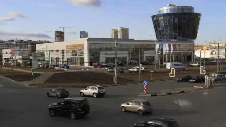 Число автосалонов в Сибири выросло на 17 Наибольший прирост числа автосалонов зафиксирован в Красноярске Новосибирске и Челябинске Активность в этих городах связана с открытием площадок по реализации автомобилей с пробегом а также салонов представляющих китайские и корейские бренды и занимающихся импортными поставками Фото РИА Новости Сергей Черных   Подписаться на sibnovosti ru предложить новость