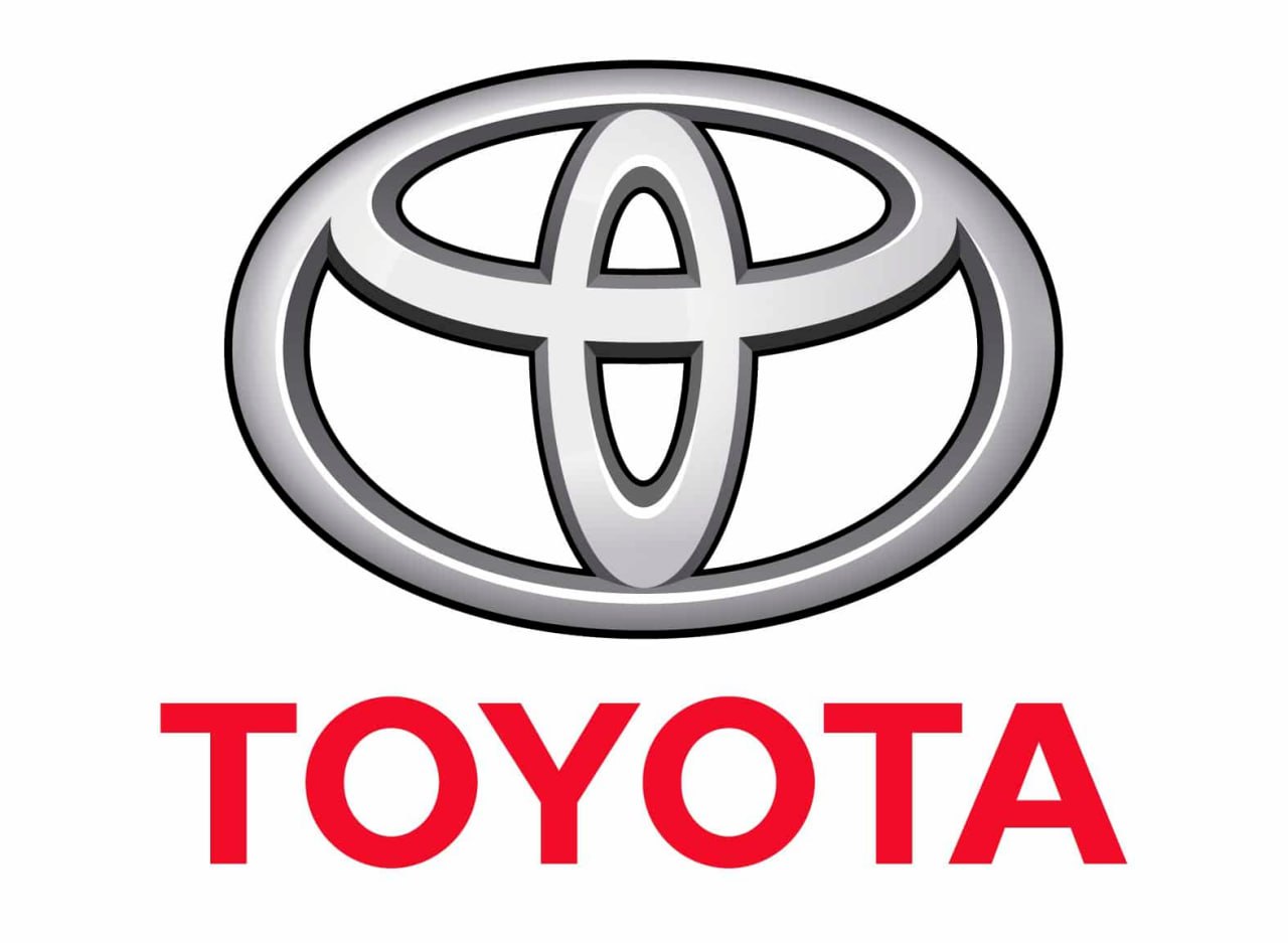 Toyota вернулась в Россию. Компания официально возобновила продажи новых авто через дочернюю фирму. Уже сейчас в московских салонах можно купить Land Cruiser Prado от 10,7 млн рублей, Highlander — от 6,5 млн, Camry — от 4,8 млн и RAV4 — от 5,7 млн.