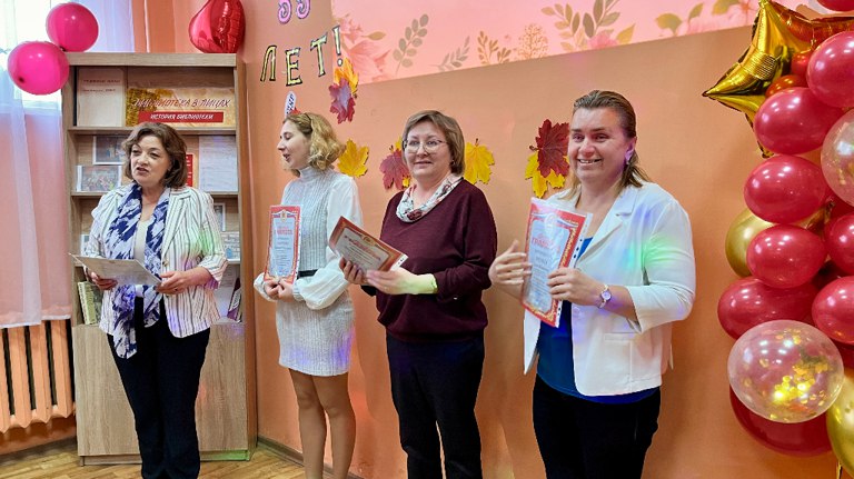 Детская библиотека 4 в Брянске отметила 55 летие guberniya tv kultura 320585 Юбилей прошел в кругу друзей читателей и писателей с творческими выступлениями и наградами для сотрудников ƃℾ подписаться прислать новость