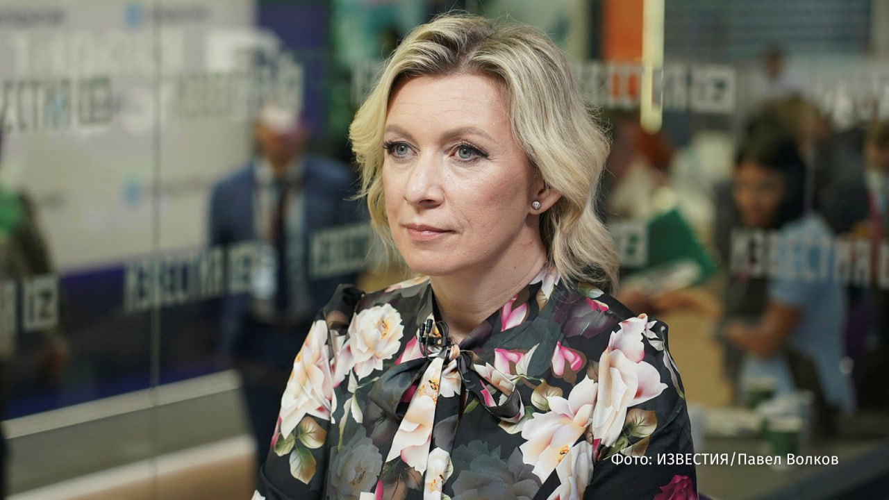 "Решительно осуждаем подобные попытки "отмены культуры": официальный представитель МИД России Мария Захарова прокомментировала отмену концерта дирижёра Валерия Гергиева в Италии. По её словам, сорвать мероприятие решили проживающие в Италии необандеровцы. Для этого они собрали подписи за отмену концерта. "В худших традициях майдана, разрушившего украинскою государственность и культуру, а теперь посягающего и на итальянскую, предполагалось использовать автобусы для доставки неонацистских молодчиков к месту проведения концерта", — говорится в сообщении. Захарова отметила, что власти лишают итальянцев возможности соприкоснуться с великой русской музыкой в исполнении прославленного российского дирижёра. Ранее в Италии отменили концерт российского дирижёра Валерия Гергиева, который должен был состояться 27 июля. Руководство Казерты отказалось объяснять причину его отмены. МАХ Отправить новость