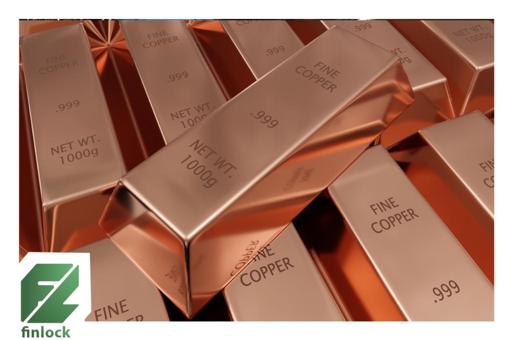 Миру грозит серьезный дефицит меди к 2040 году из за развития ИИ Ожидается что к 2040 году дефицит меди составит 23 8 от спроса который прогнозируется на уровне 42 млн тонн К этому приведет бум ИИ мировые расходы на оборону а также электрификация Пик в предложении ожидается в 2030 году после чего оно начнет стремительно падать в то время как спрос вырастет на 50 от текущего уровня Эксперты сообщают что дефицит меди угрожает технологическому прогрессу и мировому экономическому росту т к этот ресурс необходим для развития ИИ электромобилей возобновляемой энергии и обороны ProFinance finlock