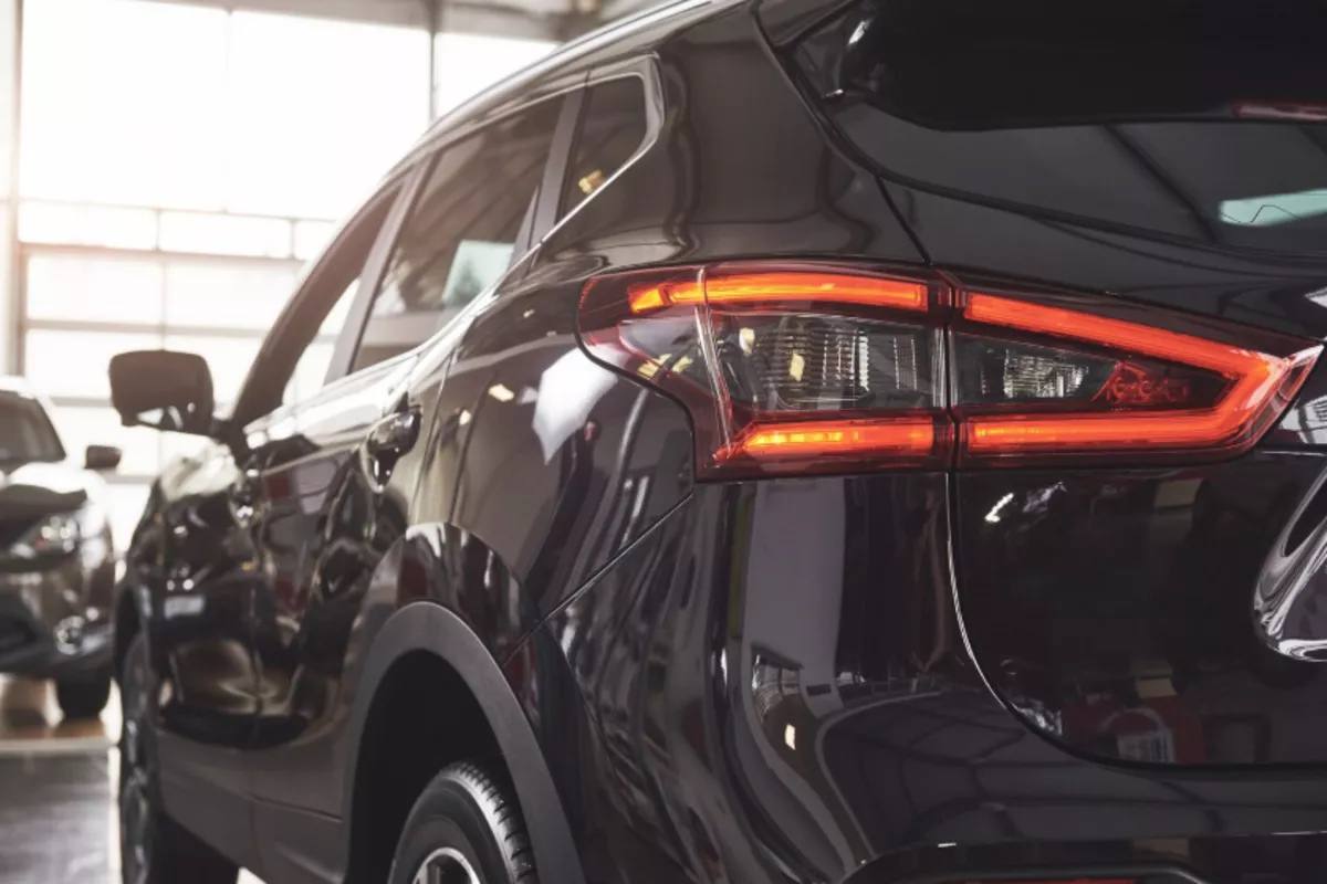 Краснодарский край поставил рекорд по сроку автокредитов В декабре 2025 года Краснодарский край стал лидером среди российских регионов по среднему сроку автокредитов 6 35 года На втором месте Ставропольский край 6 32 года а третье место делят Тюменская область ХМАО и ЯНАО 6 23 года В целом по стране срок автокредитов тоже растёт За год он увеличился на 12 и достиг 5 8 года максимум за последние 12 месяцев Эксперты объясняют это желанием банков снизить ежемесячную нагрузку на заемщиков Чем длиннее кредит тем меньше платёж каждый месяц и тем проще не превышать порог долговой нагрузки в 50 Кубанские Новости   Мы в MAX