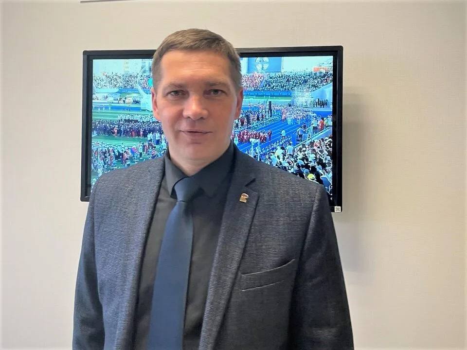 Глава Пензенского района отметил высокий уровень развития общественного транспорта Якутска В Якутске участникам III Всероссийского муниципального форума Малая Родина Сила России представили мастер план столицы региона ключевой стратегический документ определяющий долгосрочные направления развития городской среды инженерной инфраструктуры социальных объектов и транспортной системы В Якутске хотел посмотреть очень многое Северный город есть отличия Обратил внимание на организацию общественного транспорта электронные табло тёплые остановки У нас пока такого нет есть над чем работать Интересно и то что делается в сфере теплоснабжения рассказал глава Пензенского района Пензенской области Иван Кирюхин Презентация мастер плана стала центральным событием регионального дня форума и задала основу для дальнейших экспертных обсуждений развития муниципалитетов России МАЛАЯ РОДИНА СИЛА РОССИИ2026 Республика САХА Якутия ВАРМСУ Якутская городская Дума