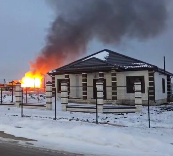Пожар произошёл в частном доме в В СНТ Вишёнка в Ставрополе Площадь возгорания составила примерно 120 квадратных метров Для тушения пожара МЧС России привлекло 20 человек личного состава и 5 единиц специальной техники chp26rus