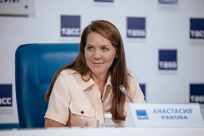 Анастасия Ракова рассказала о приеме заявлений на регистрацию брака в цветущей сакуре  Впервые в Москве пары смогут заключить брак в окружении цветущей сакуры. Уникальные церемонии пройдут в одном из самых живописных мест столицы — Бирюлевском дендропарке. Об этом сообщила заместитель мэра Москвы по вопросам социального развития Анастасия Ракова.