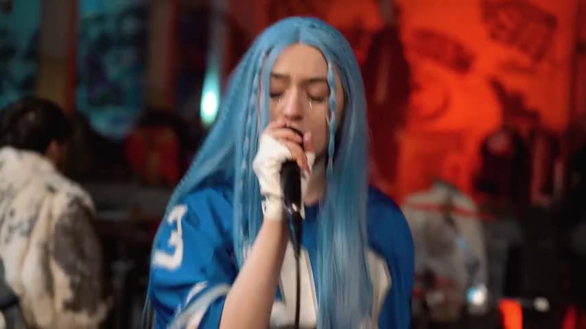 Певица Мэйби Бэйби внесена в базу Миротворца за гуманитарную помощь