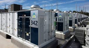 Adani Group планирует построить в индийском штате Гуджарат аккумуляторную систему накопления электроэнергии мощностью 1126 МВт Стоимость проекта оценивают в несколько миллиардов долларов После завершения строительства уже к марту 2026 года накопитель станет крупнейшим в Индии и одной из крупнейших в мире подобных систем Конгломерат намерен увеличить мощность своих систем хранения электроэнергии до 15 ГВт ч к марту 2027 года и до 50 ГВт ч в течение пяти лет говорится в заявлении Ранее писали что Индия планирует ужесточить правила поставки электроэнергии ветровой и солнечной генерации подталкивая производителей устанавливать системы накопления электроэнергии чтобы сделать графики более ровными и не зависающими от погодных факторов Индия Энергетика centralasianow Подписаться на канал