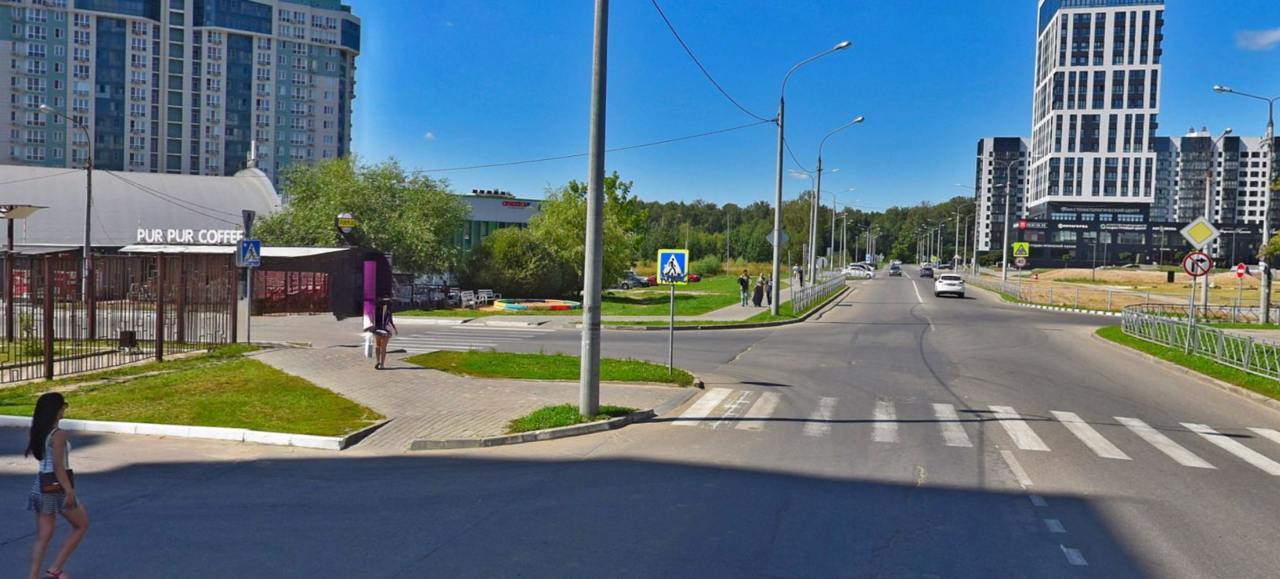 В Обнинске «выпрямят» перекресток улиц Долгининская и Усачева Он сложный, и жители давно просят изменить ситуацию. Новая планировка предусматривает смещение проезда. Таким образом перекресток «выпрямится» и появится возможность обустроить рядом с жилым домом на Усачева, 1 полноценный тротуар. Решение согласовано с собственником кафе, попадающего в зону реконструкции: возражений нет. ES! - канал. Подписаться