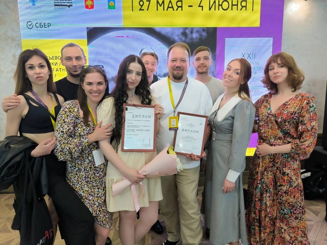 В Сыктывкаре подвел итоги Фестиваль театров малых городов России. Спектакль «Дальше танцуйте сами» Нового молодежного театра Нижнего Тагила получил диплом ассоциации театральных критиков «За монолог поколения». Лучшим спектаклем малой формы стал «Родительский день» Камерного театра «Доминанта» из Пермского края – спектакль поставлен по пьесе уральского драматурга Алексея Еньшина. Всего в фестивале участвовали 15 постановок российских театров. Фото: Новый молодежный театр Культура Урала