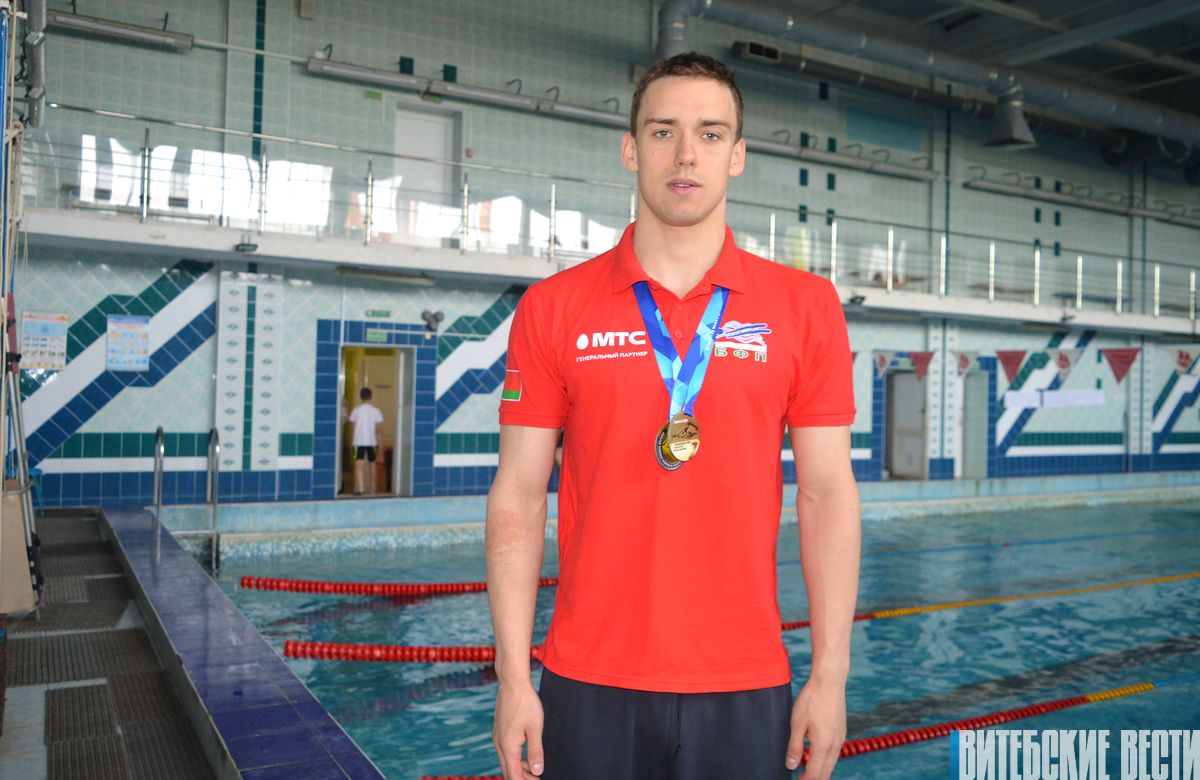 На втором этапе Кубка России по плаванию что прошел в Подмосковье в конце минувшей недели Иван Шамшурин из Витебска занял первое место на своей фирменной дистанции 200 метров баттерфляем Также наш земляк выступал на стометровке баттерфляем показав девятый результат Это один из первых стартов сезона очередная возможность проверить свои силы в состязаниях с соперниками из России кратко прокомментировал ВВ многократный рекордсмен Беларуси Понятно первым местом доволен А на стометровке не смог реализовать в полной мере свой потенциал отчасти из за дальнего расположения дорожки вдоль стены Анализирую свои результаты и готовлюсь дальше Теперь у меня в планах участие в чемпионате Беларуси Добавим что втором этапе Кубка России спортсмены нашей страны завоевали 11 медалей Сайт TikTok VK Instagram YouTube ОК Стикерпак ВВ Чат бот