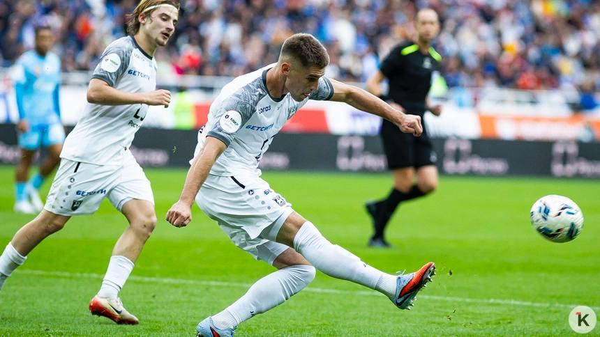 Балтика на своем стадионе в Калининграде примет московский Спартак Стартовый свисток раздастся на Ростех Арене 29 ноября в 18 30 До завершения футбольного года остается два матча Оба матча Балтика проведет на своем поле После смены главного тренера красно белые преобразились и обыграли ЦСКА одного из фаворитов турнира И для Балтики и для Спартака очная встреча крайне важна В случае победы москвичи поднимутся на пятую строчку в турнирной таблице и займут психологически важную высоту Балтийцы в случае победы как минимум сохранят ее оторвутся от Спартака не отпустят вперед лидеров и сохранятся в борьбе за медали Вперед Балтийцы Купить билеты на матч без комиссии можно на Клопс Афише