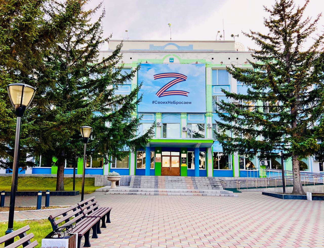 В Белогорске утвержден порядок предоставления субсидий социально ориентированным некоммерческим организациям. Прием заявок на участие в конкурсном отборе стартует с 16 мая и продлится до 23 мая. — Право на получение субсидии имеют социально ориентированные некоммерческие организации за исключением государственных и муниципальных учреждений , имеющие статус юридического лица, соответствующие требованиям и условиям согласно действующему порядку, — рассказала начальник организационного отдела администрации города Эльвира Волошина. — Цель предоставления субсидий — обеспечение затрат, связанных с организацией и проведением мероприятий, направленных на выполнение основной социально ориентированной деятельности. Субсидии предоставляются единовременно один раз в год. На эти цели в местном бюджете предусмотрено 500 тысяч рублей. Объем субсидии для каждого получателя индивидуален и пропорционален количеству участков. Заявки на участие в конкурсном отборе принимаются по адресу: г. Белогорск, ул. Гагарина, 2, кабинет № 404, организационный отдел, телефон 2-11-51, эл.почта: org .ru. В соответствии с изменениями в федеральном законодательстве, вступившими в силу с 2025 года, отбор и формирование организациями заявлений осуществляется в государственной интегрированной информационной системе управления общественными финансами «Электронный бюджет». Заявление в системе «Электронный бюджет» подписывается усиленной квалифицированной электронной подписью руководителя организации или уполномоченного им лица. С порядком предоставления субсидий можно ознакомиться на официальном сайте белогорск.рф в разделе «Работа с гражданами», «Субсидии» .
