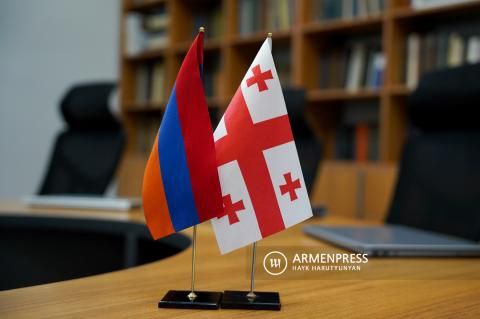 С 5-го по 7 июня в Ереване пройдут Дни культуры Грузии, в рамках которых в Армению прибыла грузинская делегация во главе с министром культуры Тинатин Рухадзе. В составе делегации депутаты Парламента Грузии и деятели культуры. В рамках визита запланирована встреча министра культуры Грузии Тинатин Рухадзе с министром культуры Армении Жанной Андреасян и посещение различных учреждений культуры. Пройдет ряд мероприятий, которые будут способствовать углублению дружбы между Арменией и Грузией и развитию культурного сотрудничества. 6 июня в 14:00 на проспекте Маштоца, в парке Дианы Абгар, состоится праздничное мероприятие, посвященное Дню грузинского вина, культуры и семьи. Посетители смогут познакомиться с традиционной грузинской кухней, искусством виноделия, а также насладиться выступлениями квартета “Ранина” и группы “Гуфи Ланд”. Вход свободный. 7 июня в 20:00 в Спортивно-концертном комплексе им. К. Демирчяна состоится выступление фольклорного ансамбля “Эрисиони”, будут представлены традиционные грузинские танцы, музыка и культура.