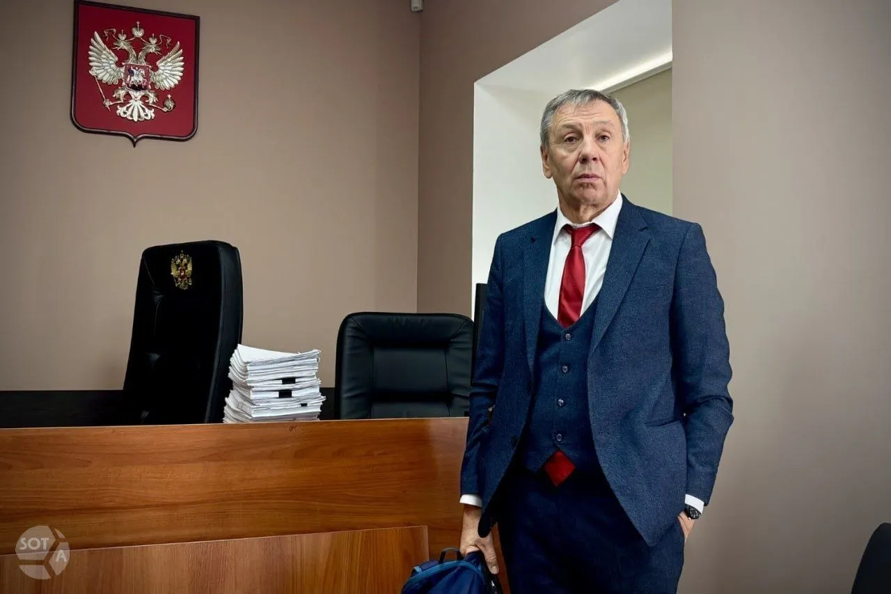 Провластного политолога Сергея Маркова во второй раз оштрафовали за нарушение законодательства об иностранных агентах Суд назначил Маркову 45 000 рублей штрафа Согласно протоколу Марков 11 января опубликовал без иноагентской маркировки два поста в своём Telegram канале Сам политолог вину не признал Вероятность того чтобы я поставил материал без плашки и он там был несколько дней равна практически нулю заявил Марков Политолог предполагает что его аккаунт взломали спецслужбы Украины или Канады Сергей Марков попал в реестр иноагентов в августе 2025 года В феврале 2026 года его оштрафовали на 35 000 рублей за недонесение на себя в Минюст Фото SOTAvision Подписаться Связаться Поддержать Patreon Буст