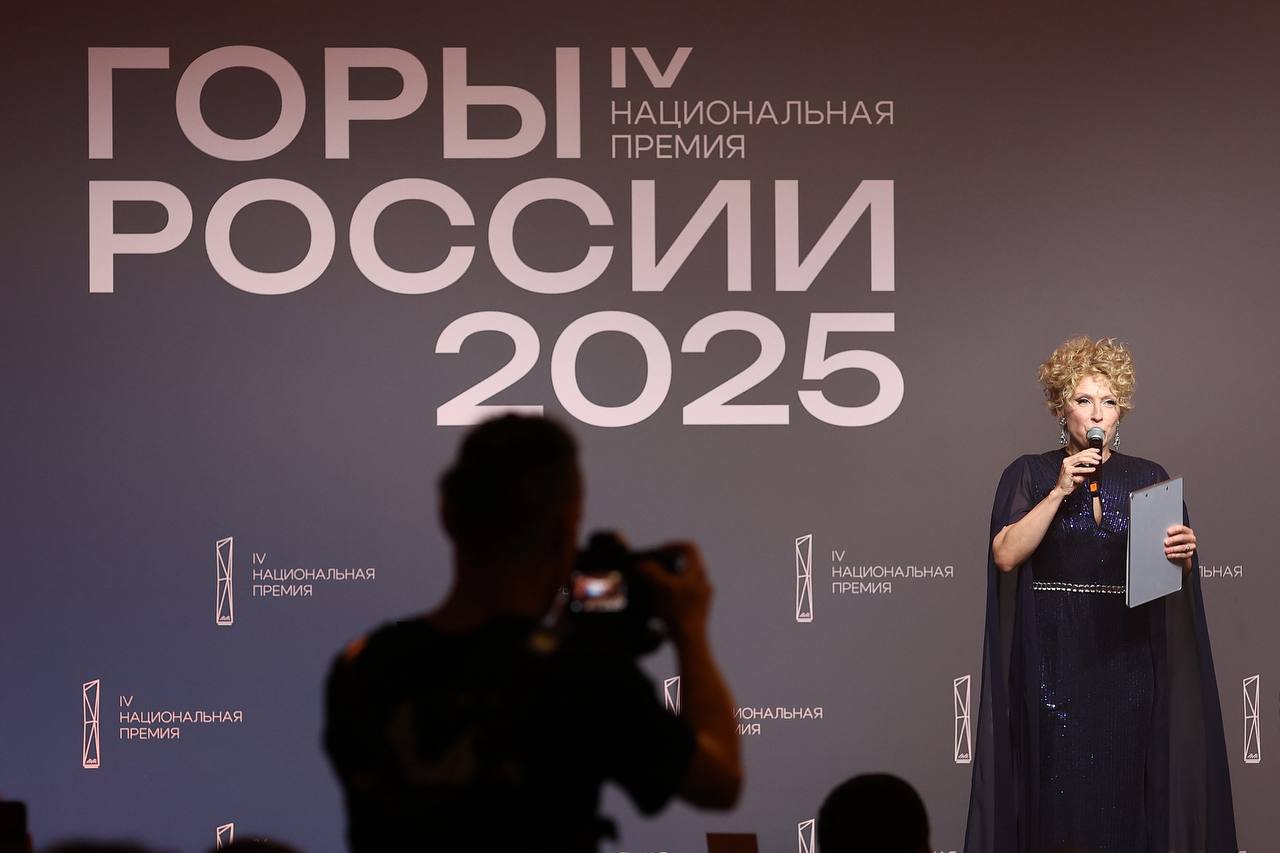 Аскер Бифов принял участие в церемонии награждения премии Горы России В Москве завершилась торжественная церемония вручения IV национальной премии Горы России В мероприятии принял участие министр курортов и туризма Кабардино Балкарской Республики Аскер Бифов В номинации Лучший в России горнолыжный курорт Северо Кавказского Федерального округа победу одержал курорт Эльбрус Подробнее здесь