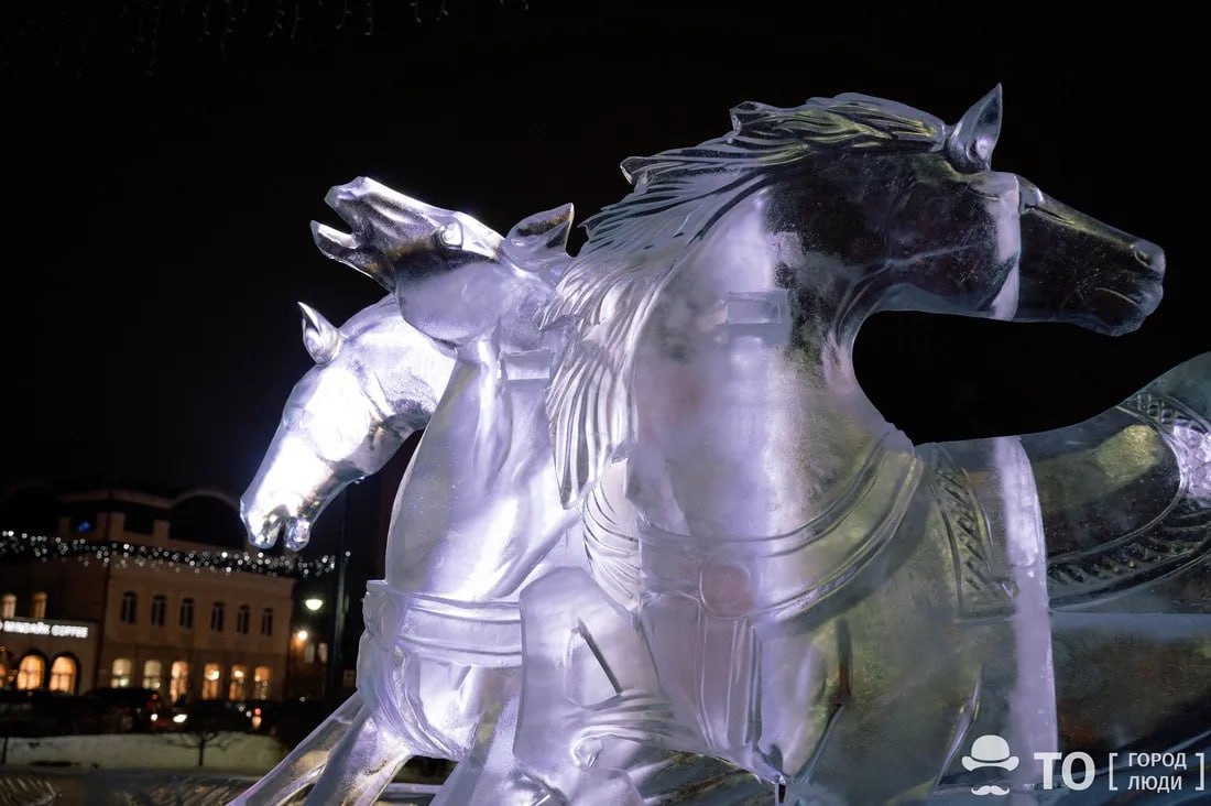 Фестиваль Хрустальный Томск стартует 10 декабря если позволит погода   Темой этого года станет Наша родина Россия Все мероприятия планируется провести до зажжения главной городской ели 19 декабря чтобы пришедшие на праздник томичи смогли полюбоваться результатом работы мастеров   obzor city news 670007 Подпишись на ТО