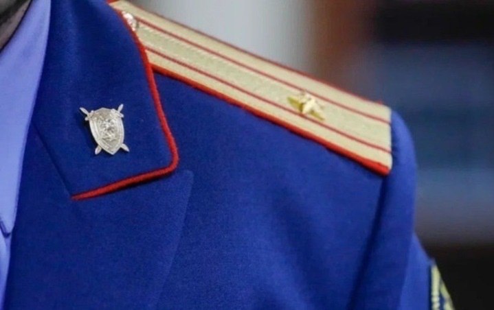 Подозреваемую в хищении 70 млн чиновницу из Ставрополя уволили в связи с утратой доверия В декларации о доходах замначальника одного из отделов минЖКХ региона указала, что получила такую сумму благодаря финансовой помощи родственников и сожителя. Вскоре женщину уволили с формулировкой «по собственному желанию». Однако прокуратура с этим не согласилась и через суд добилась того, чтобы причиной увольнения стала утрата доверия. В прокуратуре добавили, что расследование уголовного дела в отношении экс-чиновницы находится на контроле ведомства. В курсе Новости Ставрополья предложить новость