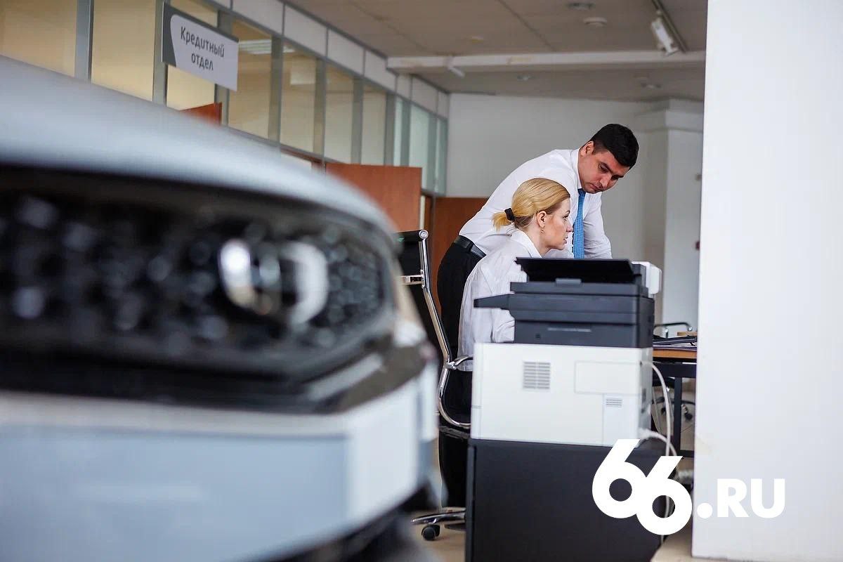 Меньше новых автомобилей стали покупать в России По данным Минпромторга в 2025 году в стране продали 1 5 миллиона машин Это на 19 меньше по сравнению с числом проданных авто в 2024 году А вы в прошлом году покупали машину да нет на радиоуправлении считается   Новости из Екатеринбурга