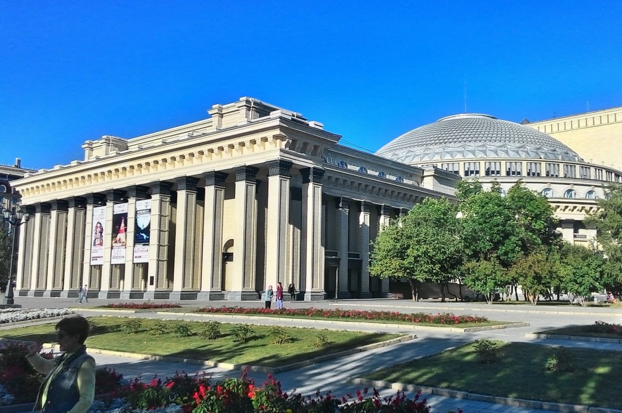 В Новосибирске появится туристический налог. Решение принял совет депутатов города.  Расти ставка будет постепенно: в 2025 году составит 1%, в 2026-м — 2%, в 2027-м — 3%, в 2028-м — 4%, а начиная с 2029-го — 5%.  Ранее СМИ писали, что туристический налог введут в Ростове-на-Дону — с 1 января.    Подписаться   Прислать новость   Зеркало