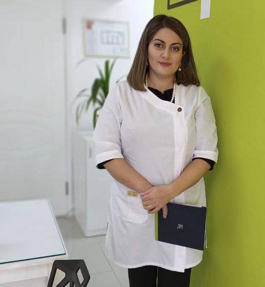 Каспийский педиатр Мирзаагаева рассказала о важности диспансеризации для детей  В рамках недели здоровья детей, организованной Минздравом России, специалисты Каспийской центральной городской больницы дали советы по поддержанию здоровья малышей.   Здоровье ребенка включает не только отсутствие болезней, но и гармоничное развитие, хорошее настроение и успехи в учебе.  Регулярные посещения педиатра и других врачей помогают предотвратить многие заболевания, в том числе скрытые. Раннее обнаружение болезней повышает эффективность лечения.  «Диспансеризации — комплексное обследование, соответствующее возрасту и состоянию здоровья ребенка. В ходе диспансеризации детей осматривают специалисты  хирург, невролог, психиатр, офтальмолог и др. , проводят анализы и диагностику», — рассказала педиатр Каспийской ЦГБ Саида Мирзаагаева.  Кроме медосмотров, здоровье поддерживают правильное питание, разнообразный рацион, богатый витаминами и минералами, и физическая активность на свежем воздухе.   Важно также обучение детей гигиене и своевременные прививки.  «Здоровый образ жизни начинается с родителей, которые формируют у детей полезные привычки своим примером. Совместные занятия спортом и правильное питание помогают воспитать здоровое поколение», — добавила Мирзаагаева.  Записаться на диспансеризацию можно через участкового педиатра по телефону 122 или через портал Госуслуг. Каспийчане, как и все дагестанцы, могут пройти бесплатные профилактические осмотры в поликлиниках по месту прикрепления.