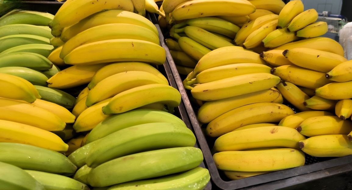 Объемы поставок бананов в Узбекистан выросли на 7 2 За 11 месяцев 2025 года в Узбекистан поставили из за рубежа 161 4 тысячи тонн бананов на 54 3 млн сообщил Нацстатком Это на 10 8 тысячи тонн или на 7 2 больше чем годом ранее Поставки шли из восьми стран Наиболее активно Узбекистан импортировал бананы из Эквадора 145 9 тысячи тонн и из Китая 13 9 тысячи тонн Читайте также В ЕАЭС обнулили импортные пошлины на пюре из тропических фруктов Logistan info Логистика Экономика