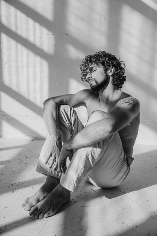 Премьер Большого театра Игорь Цвирко Не понимаю причины ажиотажа вокруг Щелкунчика под Новый год В Римском оперном театре прошла премьера реконструкции балета Даниэля Обера Марко Спада Главную партию по воле постановщика Пьера Лакотта исполнил российский премьер Игорь Цвирко ClassicalMusicNews Ru удалось поймать Игоря в Риме перед последним спектаклем и пообщаться о том что было что будет ну и заодно о черной икре www classicalmusicnews ru interview igor tsvirko 2025 utm source cmn own utm medium telegram ClassicalMusicNews Ru Telegram ВК МАКС