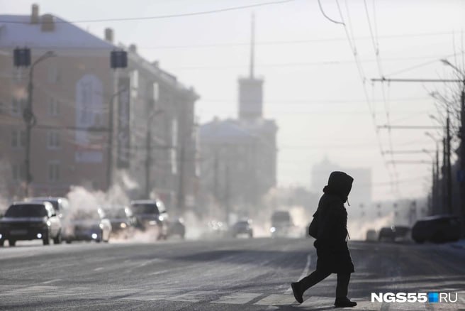 Перекресток проспекта Карла Маркса и улицы Масленникова стал одним из самых аварийных в стране За последние 11 лет там произошло 79 ДТП Об этом рассказали эксперты Центра компетенций городской среды СпецДорПроект За это время смертельное происшествие на перекрестке зафиксировано один раз При этом в среднем за пять лет на этом участке происходит 8 8 аварий в год Количество столкновений считаются экстремальными Что до наездов на пешеходов то повторяемость умеренная один раз в два года Среди условий при которых происходят ДТП эксперты выделили недостатки зимнего содержания дорог отсутствие или плохая различимость горизонтальной разметки проезжей части плохая видимость дорожных знаков Будьте в курсе даже офлайн NGS55 в MAX