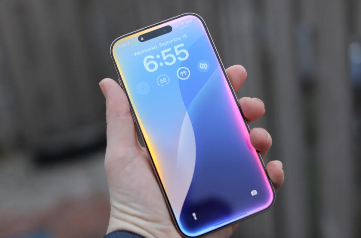 Apple ведёт переговоры об использовании Gemini для обновлённой Siri и предложила Google изучить возможность создать ИИ модель которая легла бы в основу голосового помощника узнало Bloomberg Среди других кандидатов для партнёрства издание называло Anthropic vc ru apple 2175331