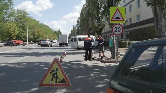 Очистка ливневок в Мелитополе и Мариуполе: плановые работы продолжаются