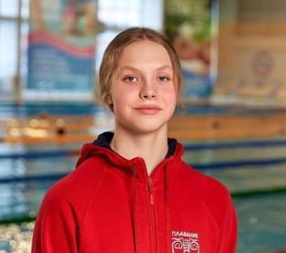 Спортсменка из Пермского края Кира Манохина заняла первое место на начальном этапе Кубка России по плаванию Она показала лучший результат на дистанции 100 метров вольным стилем проплыв ее за 54 82 секунды Награду высшей пробы воспитанница тренера Андрея Орехова получила опередив на финише соперниц из других регионов Добрые новости и история Перми подписаться