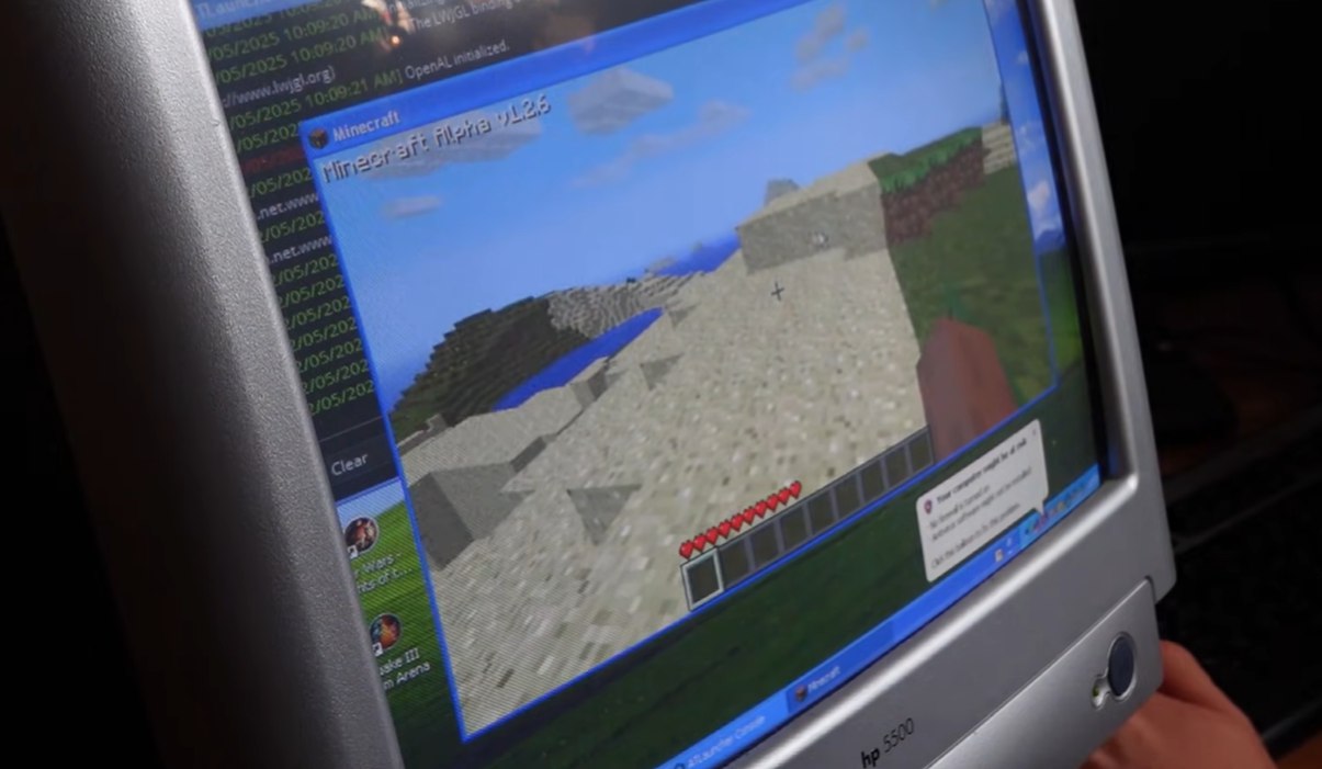 Minecraft запустили на ПК с 8 МБ видеопамяти и показали получившийся геймплей Техно-энтузиаст решил воспользоваться не очень современным ПК и посмотреть, получится ли поиграть в Minecraft и как будет выглядеть игра после установки необходимых для запуска настроек.