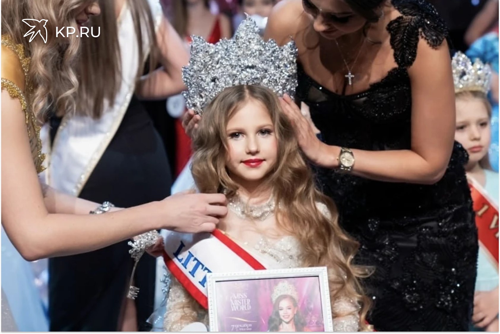 Школьница из воронежского райцентра победила в конкурсе Маленькие мисс и мистер Россия мира 2025 Лучшей стала девочка из воронежских Лисок Школьницу из Воронежской области признали самой красивой девочкой России 7 летняя Стелла Крикунова из Лисок победила в VII конкурсе красоты и талантов Маленькие мисс и мистер Россия мира 2025 финал которого на днях завершился в Москве В смотре приняли участие более 70 детей в возрасте от 3 до 17 лет со всей страны 8 января Стелла Крикунова представит Россию в финале конкурса World star rising 2026 в Грузии