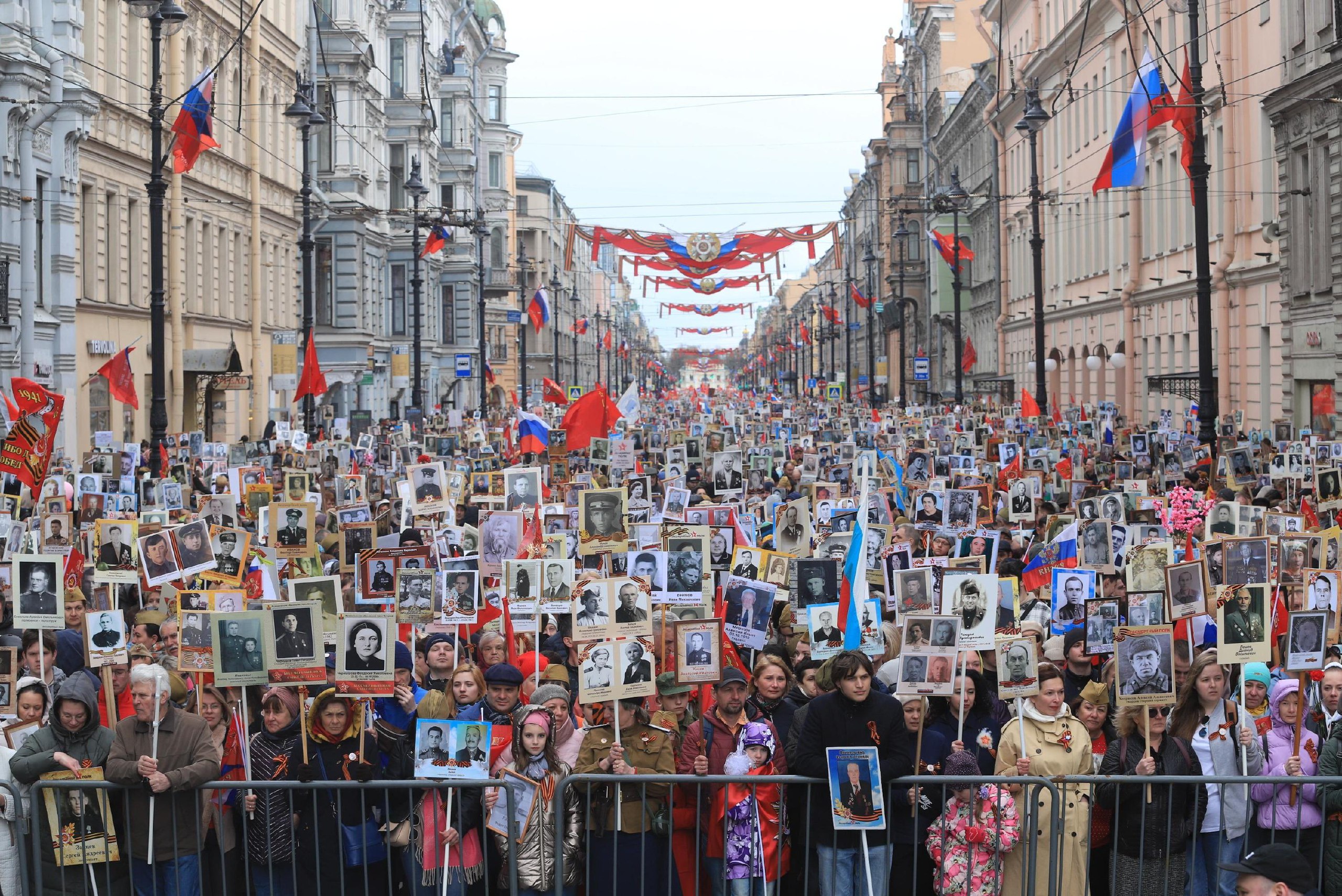 На «Бессмертном полку» в Петербурге ожидают около миллиона участников