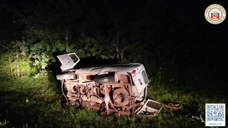 В Карагайском округе произошло смертельное ДТП Накануне на территории Карагайского муниципального округа произошло смертельное ДТП. По автодороге «Карагай – Рождественское» в направлении п. Карагай двигался автомобиль «УАЗ» под управлением мужчины 1980 года рождения. Предварительно установлено, что на 9 км водитель не учел метеорологические и дорожные условия, допустив съезд с дороги с последующим опрокидыванием. В автоаварии пассажир — женщина 1986 года рождения — получила смертельную травму. По факту ДТП проводится проверка, устанавливаются все обстоятельства произошедшего.