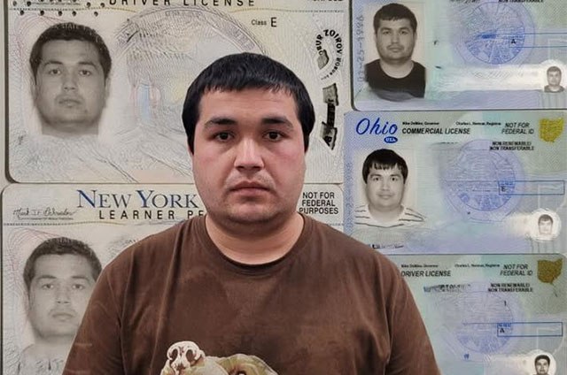 В США узбекистанца задержали за ДТП с пятью водительскими правами В США в штате Аризона задержан гражданин Узбекистана у которого обнаружено пять действующих водительских удостоверений сообщает пресс служба Пограничного патруля США   English O zbek tilida Ўзбек тилида На русском iOS Android