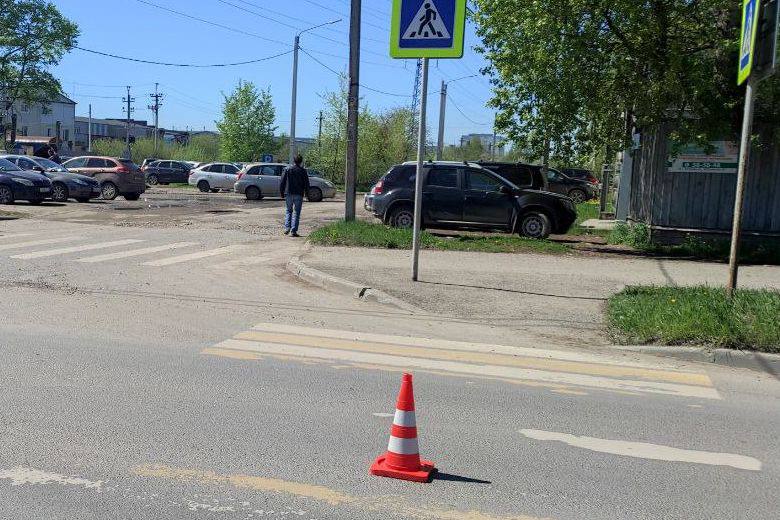 В Вологде сбитую на пешеходном переходе женщину госпитализировали в больницу ДТП произошло 20 мая в 9:05 у дома № 18 на улице Рыбной. По предварительным данным, 54-летний водитель автомобиля «Хендай», двигавшийся со стороны Рыбного переулка, при повороте налево на улицу Кувшиновскую в направлении улицы Чкалова, сбил женщину 1985 года рождения, которая переходила дорогу по нерегулируемому пешеходному переходу.